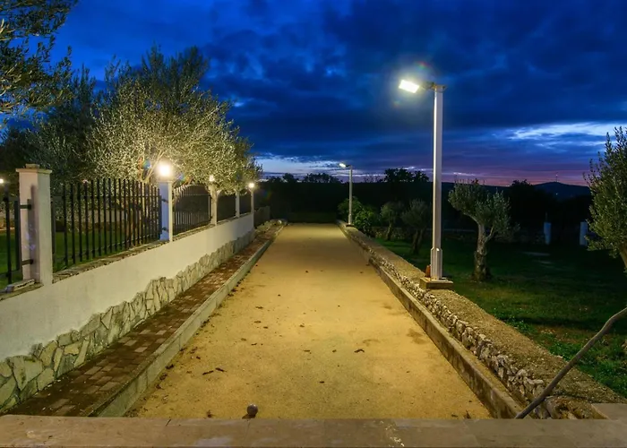 Ive Winter Villa Podumci